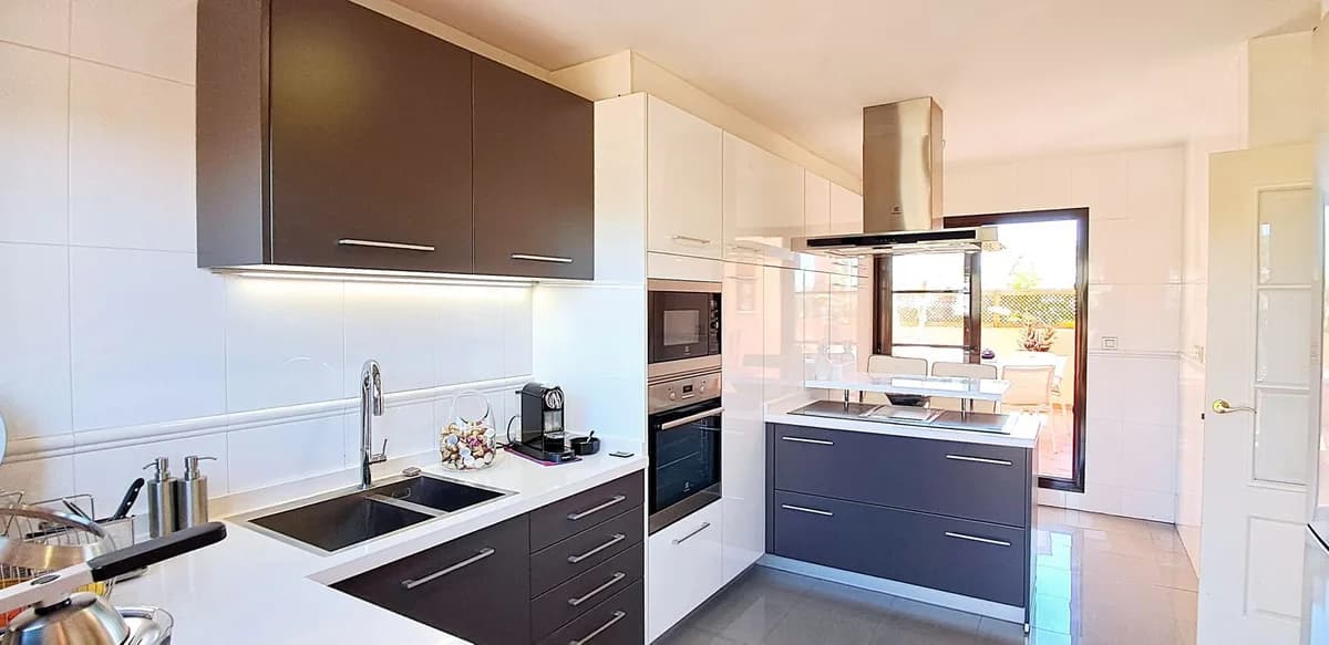 3 Bedroom Penthouse Duplex for Sale in New Golden Mile, Málaga - Image 3