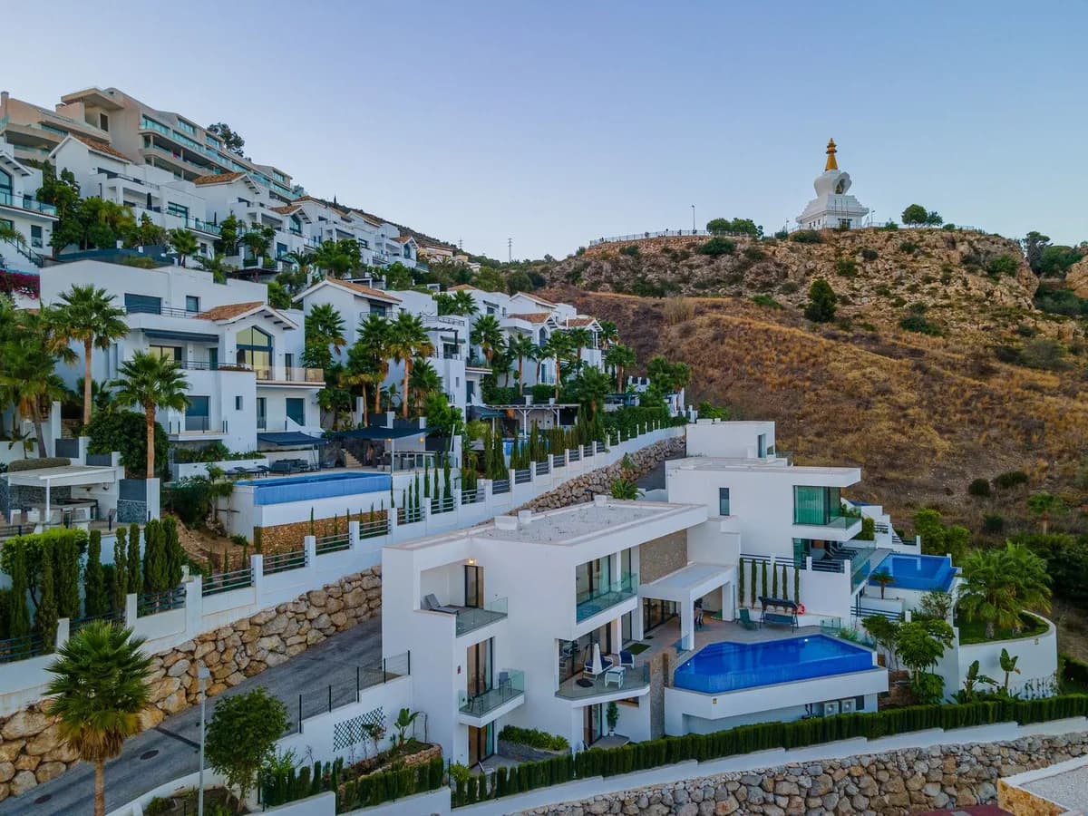 5 Bedroom Detached Villa for Sale in Benalmadena Costa, Málaga - Image 6