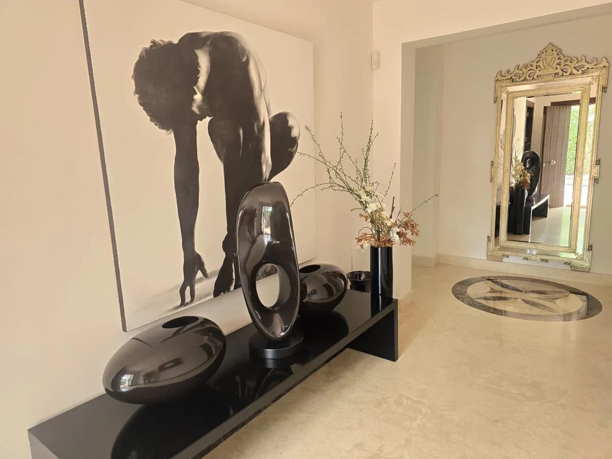 6 Bedroom Detached Villa for Sale in Marbella, Málaga - Image 3