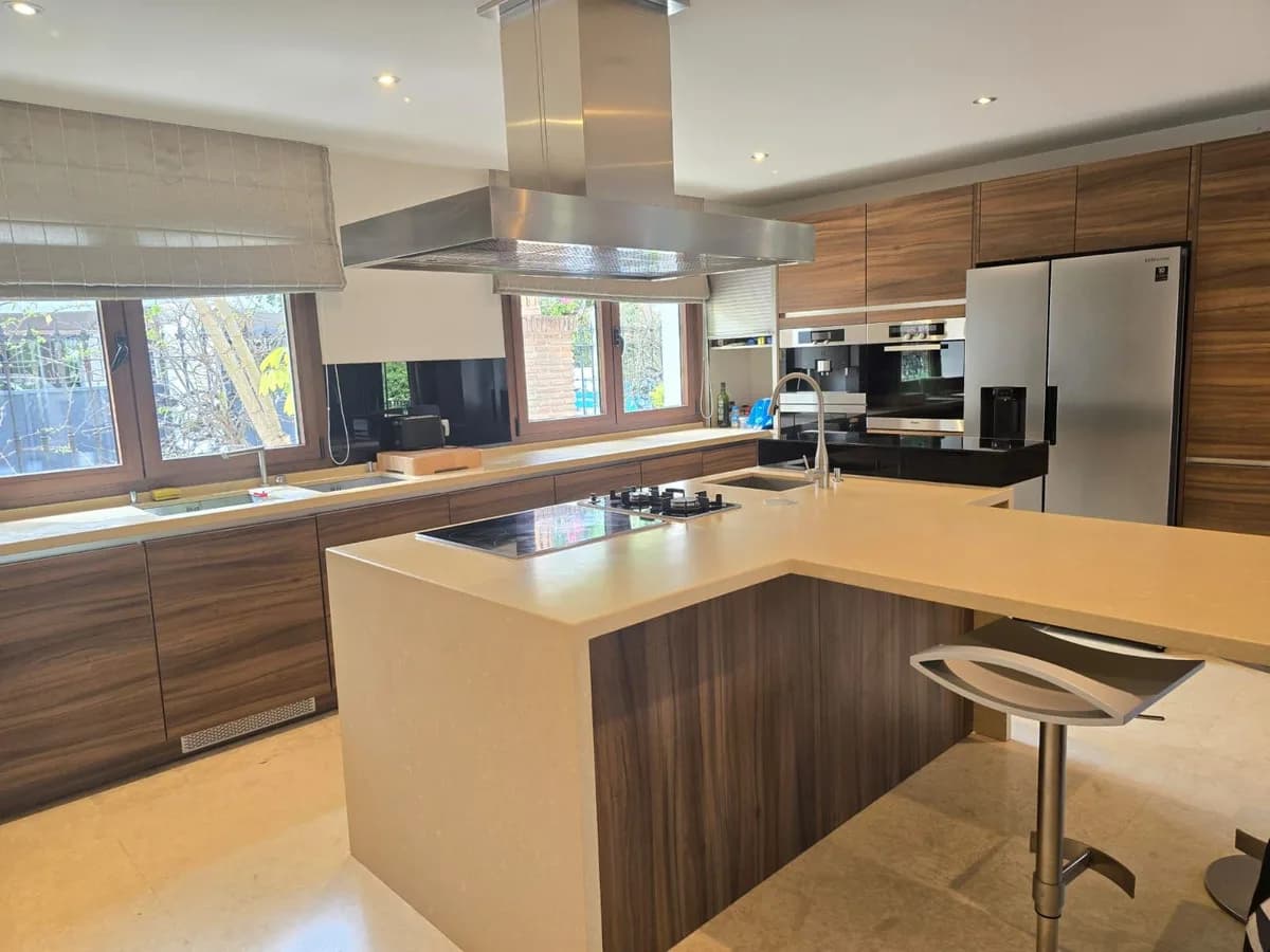 6 Bedroom Detached Villa for Sale in Marbella, Málaga - Image 6