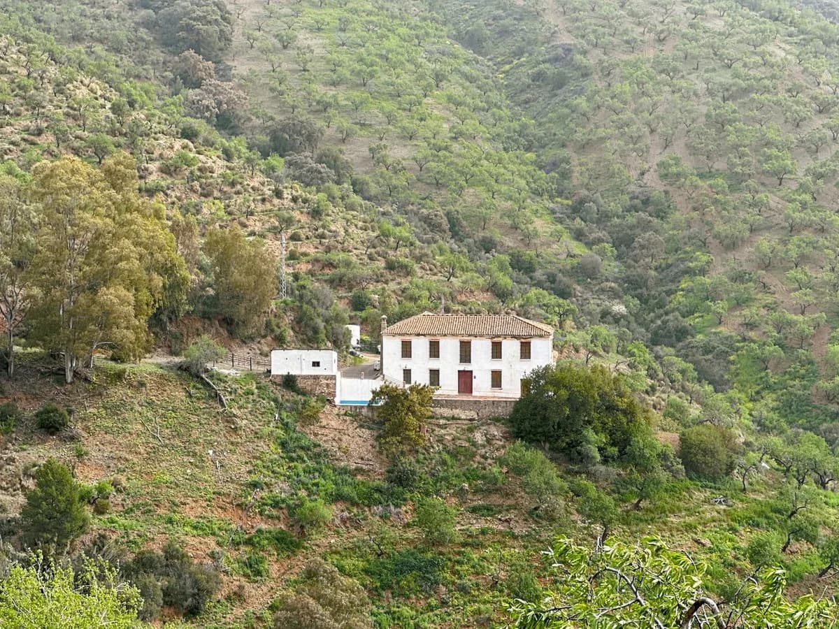 8 Bedroom Finca - Cortijo for Sale in Pinares de San Antón, Málaga
