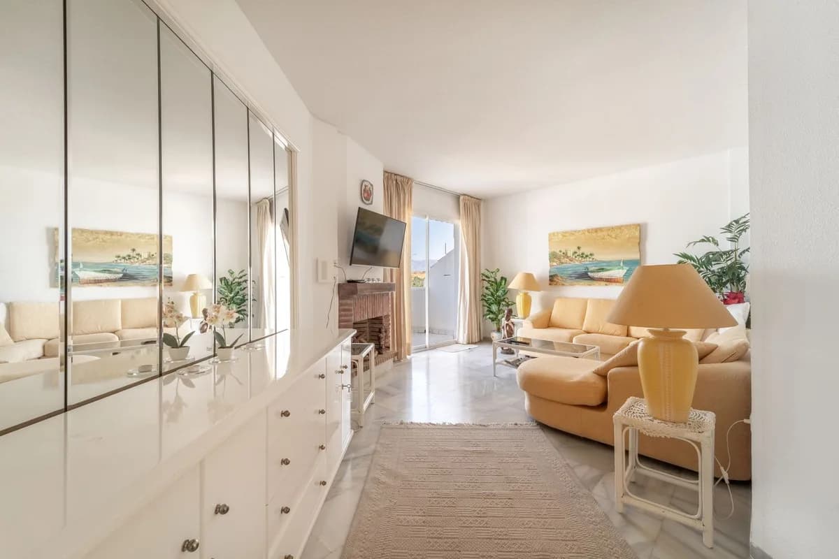 2 Bedroom Penthouse for Sale in Calahonda, Málaga - Image 3