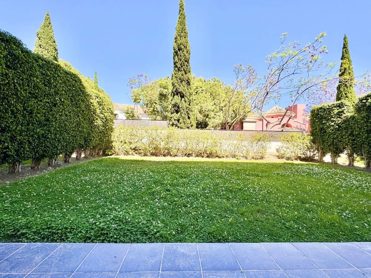 2 Bedroom Ground Floor Apartment for Sale in Los Flamingos, Málaga - Image 2