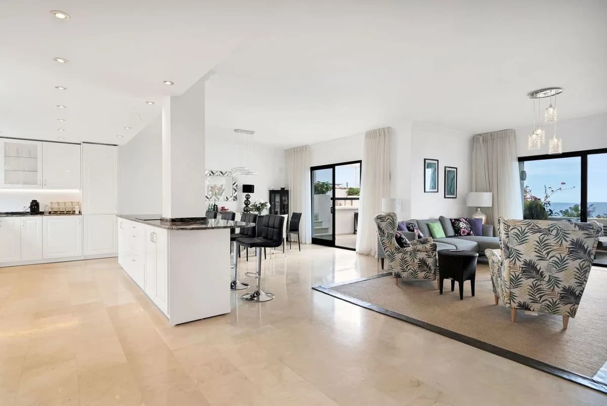 3 Bedroom Penthouse for Sale in Marbella, Málaga - Image 8