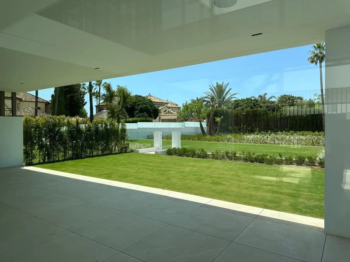 4 Bedroom Semi-Detached House for Sale in Nueva Andalucía, Málaga - Image 5