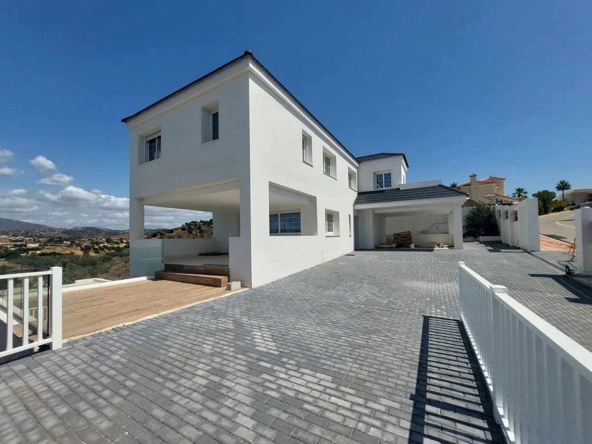 4 Bedroom Detached Villa for Sale in Mijas Golf, Málaga