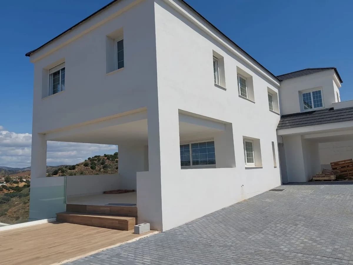 4 Bedroom Detached Villa for Sale in Mijas Golf, Málaga - Image 6
