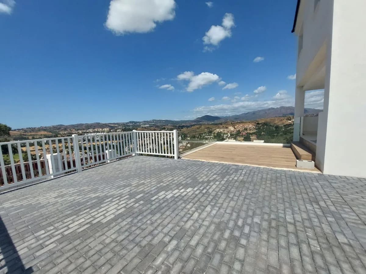 4 Bedroom Detached Villa for Sale in Mijas Golf, Málaga - Image 7