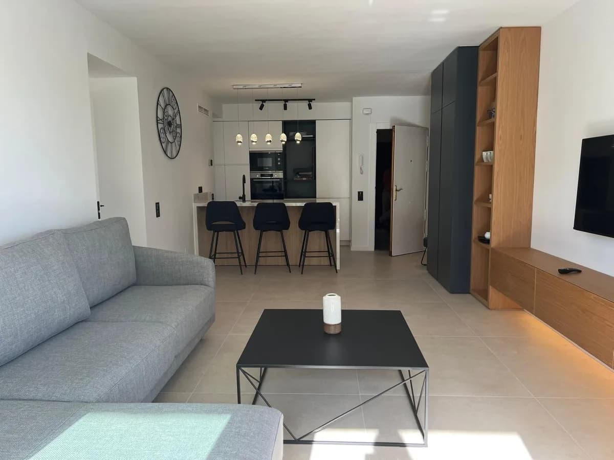 2 Bedroom Middle Floor Apartment for Sale in Marbella, Málaga - Image 3