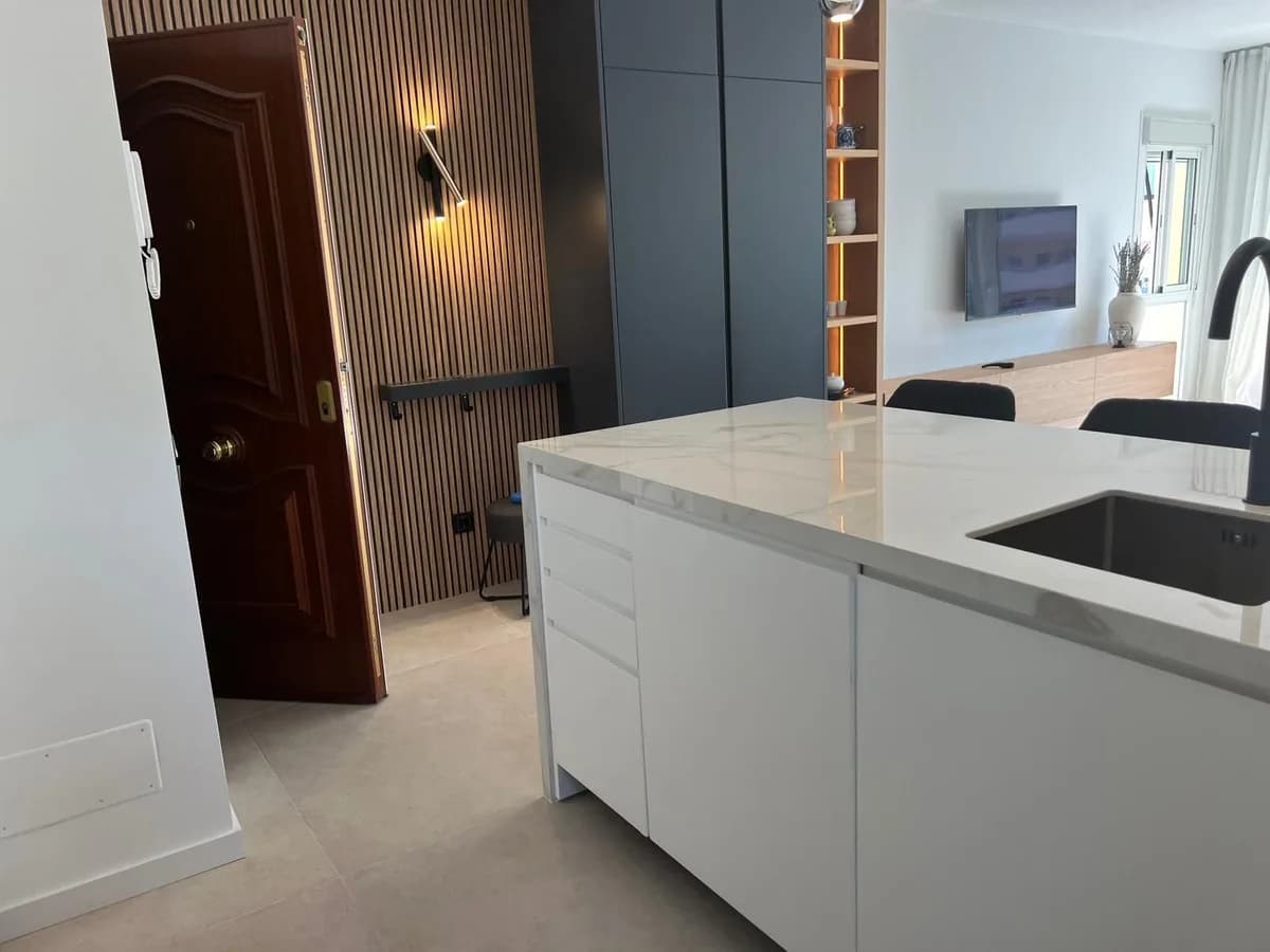 2 Bedroom Middle Floor Apartment for Sale in Marbella, Málaga - Image 8