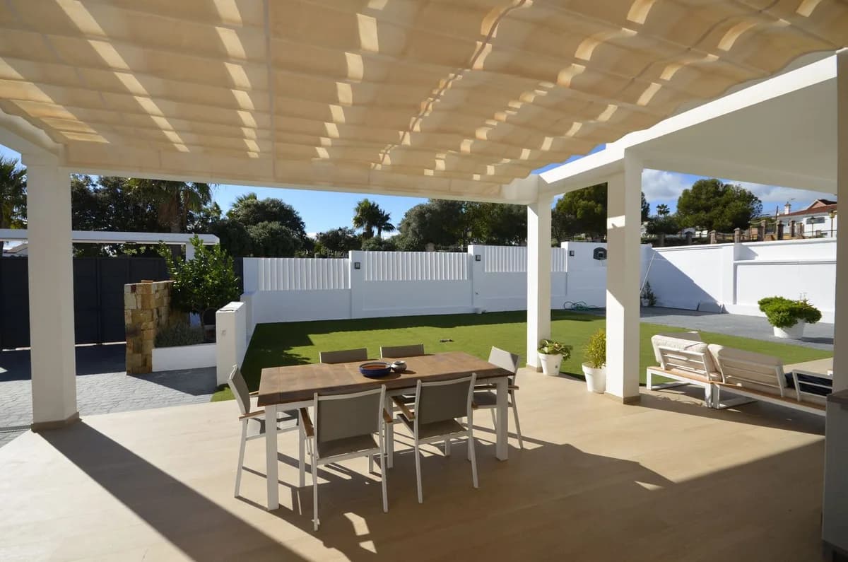 4 Bedroom Detached Villa for Sale in Manilva, Málaga - Image 4