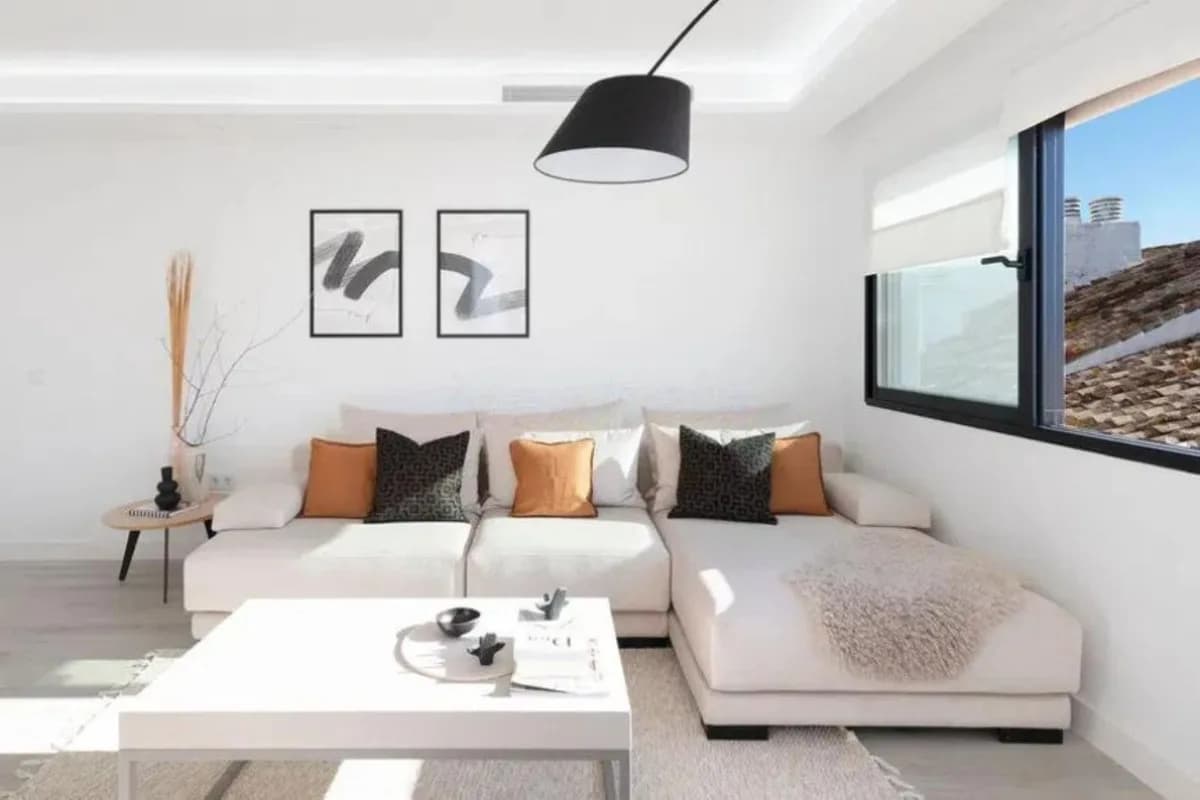 3 Bedroom Middle Floor Apartment for Sale in Puerto Banús, Málaga - Image 5