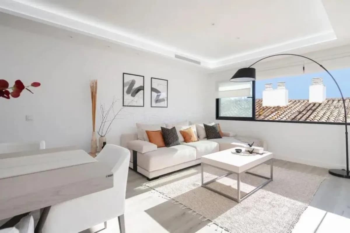 3 Bedroom Middle Floor Apartment for Sale in Puerto Banús, Málaga - Image 6