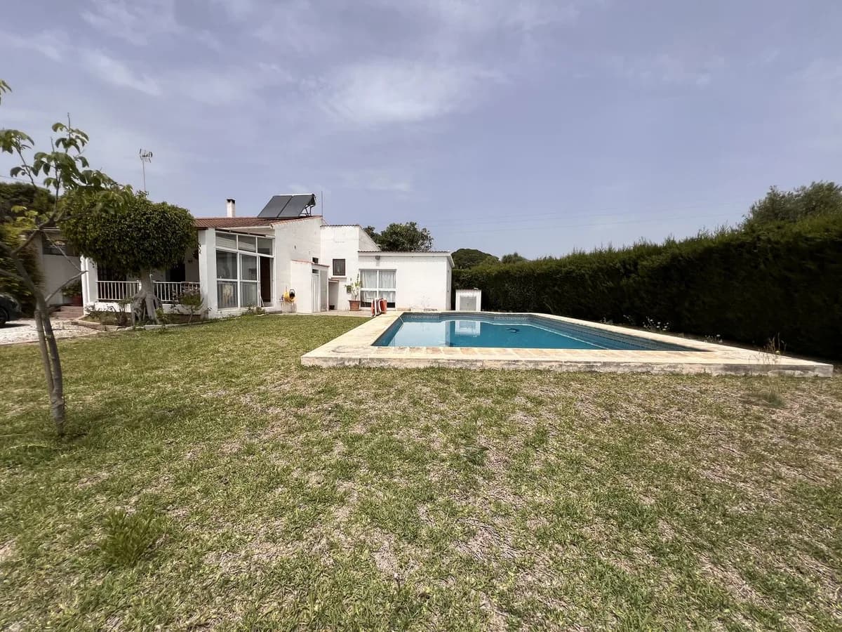 5 Bedroom Detached Villa for Sale in Selwo, Málaga