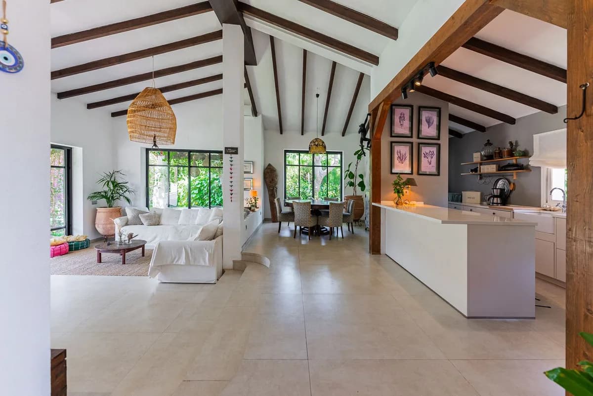 4 Bedroom Detached Villa for Sale in Atalaya, Málaga - Image 2