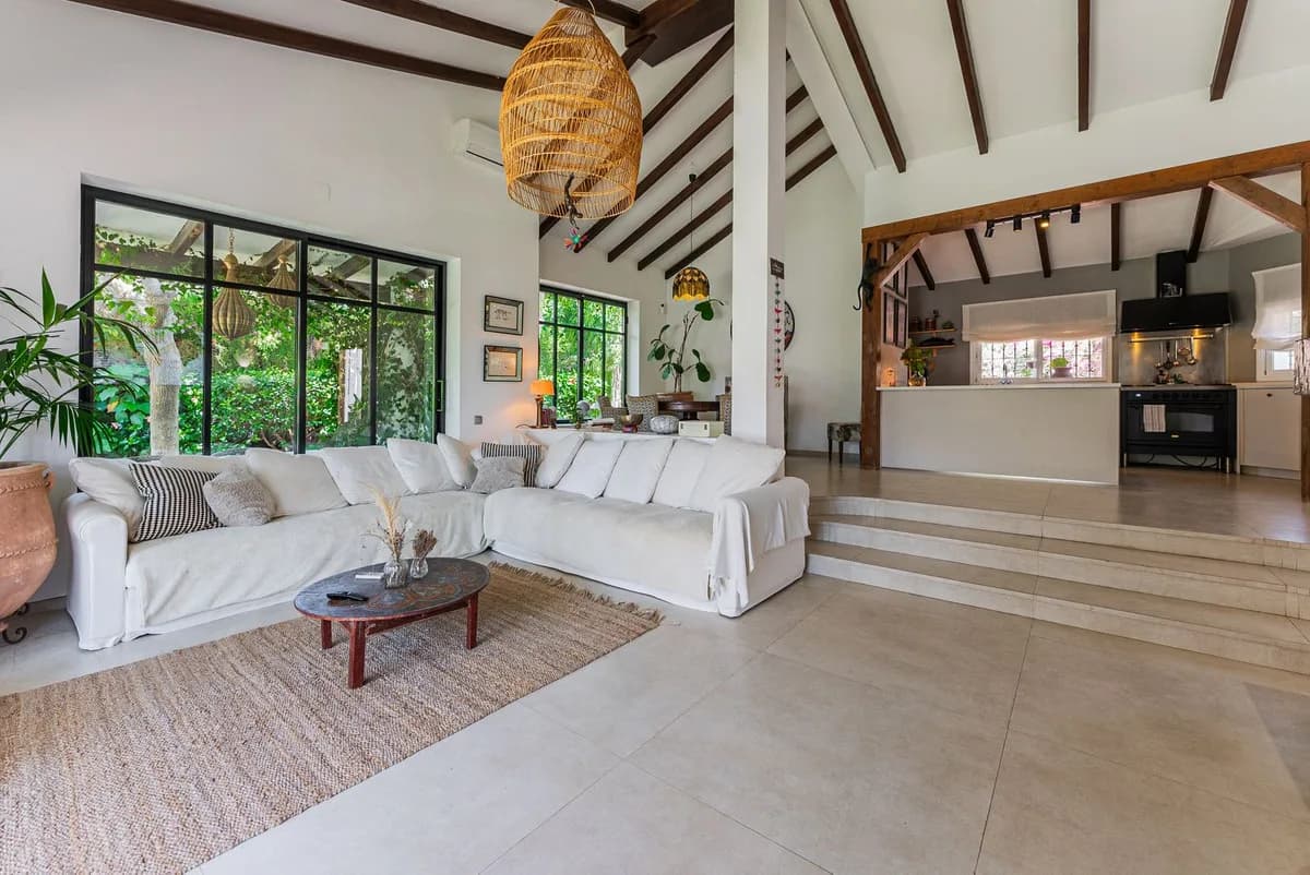 4 Bedroom Detached Villa for Sale in Atalaya, Málaga - Image 3