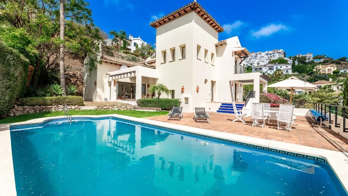 4 Bedroom Detached Villa for Sale in Los Arqueros, Málaga - Image 5