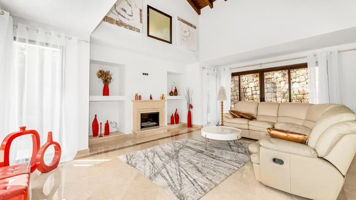 4 Bedroom Detached Villa for Sale in Los Arqueros, Málaga - Image 7