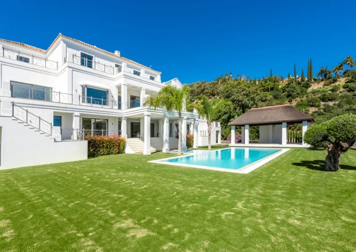 5 Bedroom Detached Villa for Sale in El Madroñal, Málaga - Image 3
