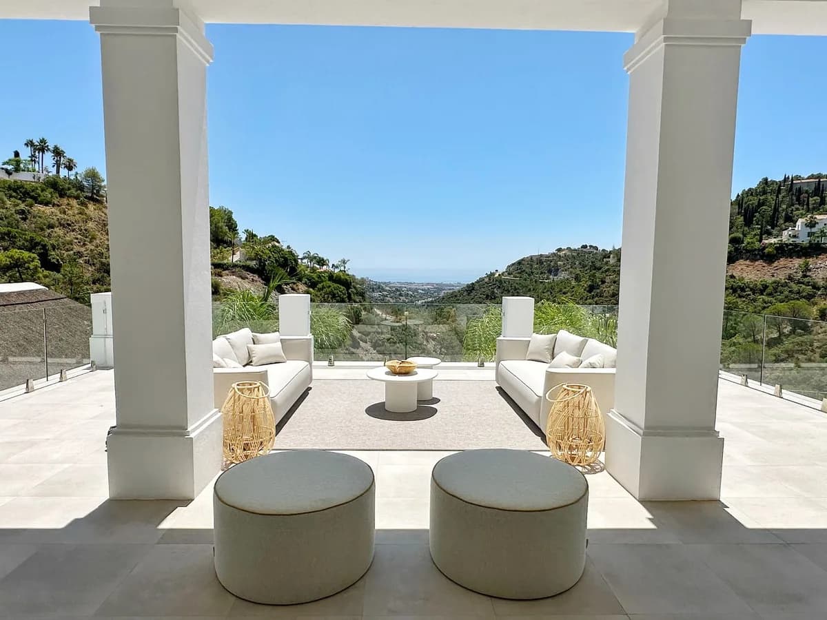 5 Bedroom Detached Villa for Sale in El Madroñal, Málaga - Image 4