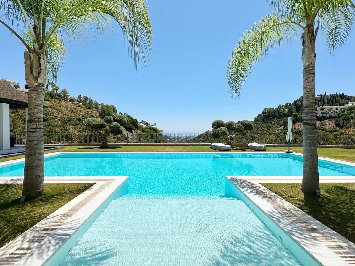 5 Bedroom Detached Villa for Sale in El Madroñal, Málaga - Image 7