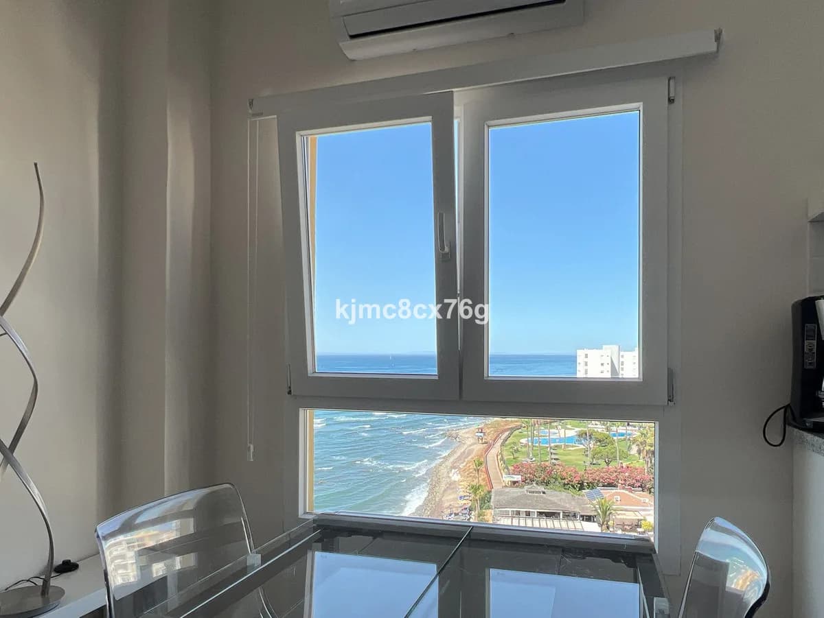 Middle Floor Studio for Sale in Calahonda, Málaga - Image 4