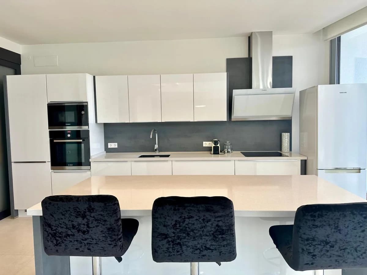 5 Bedroom Townhouse for Sale in The Golden Mile, Málaga - Image 6