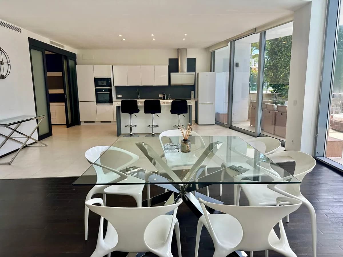 5 Bedroom Townhouse for Sale in The Golden Mile, Málaga - Image 9