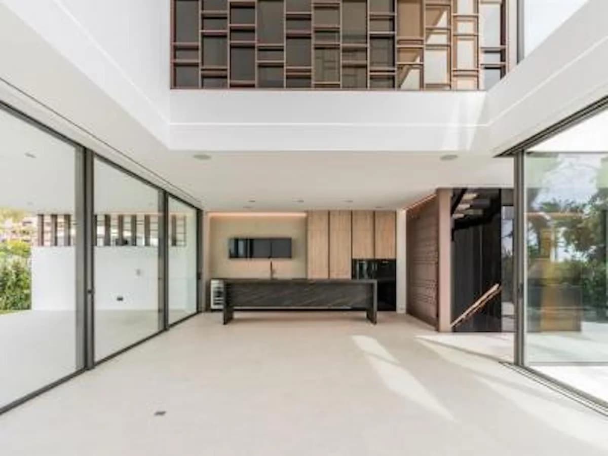 3 Bedroom Townhouse for Sale in The Golden Mile, Málaga - Image 5