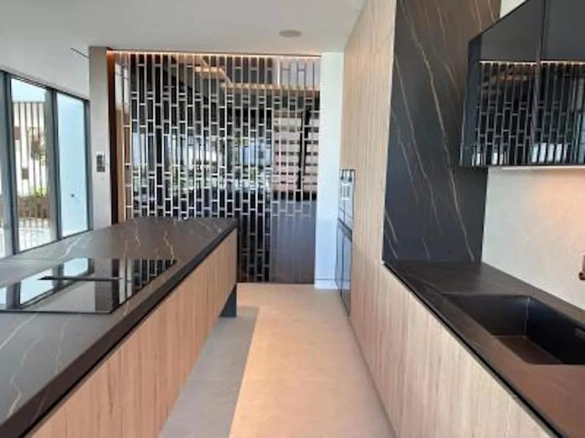 3 Bedroom Townhouse for Sale in The Golden Mile, Málaga - Image 9