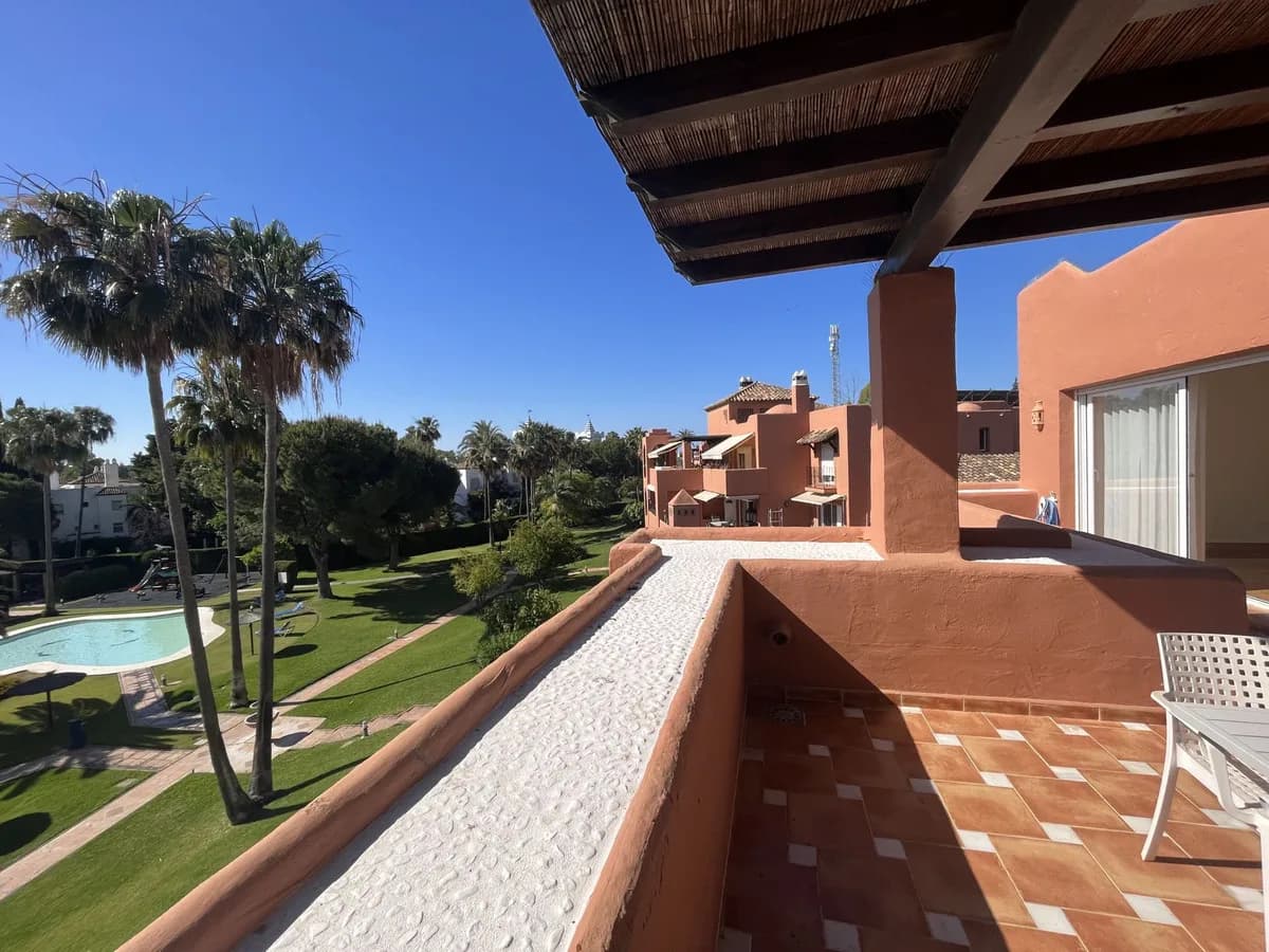 3 Bedroom Middle Floor Apartment for Sale in Estepona, Málaga