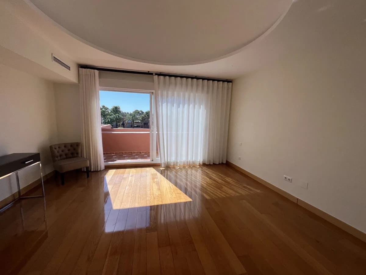 3 Bedroom Middle Floor Apartment for Sale in Estepona, Málaga - Image 9