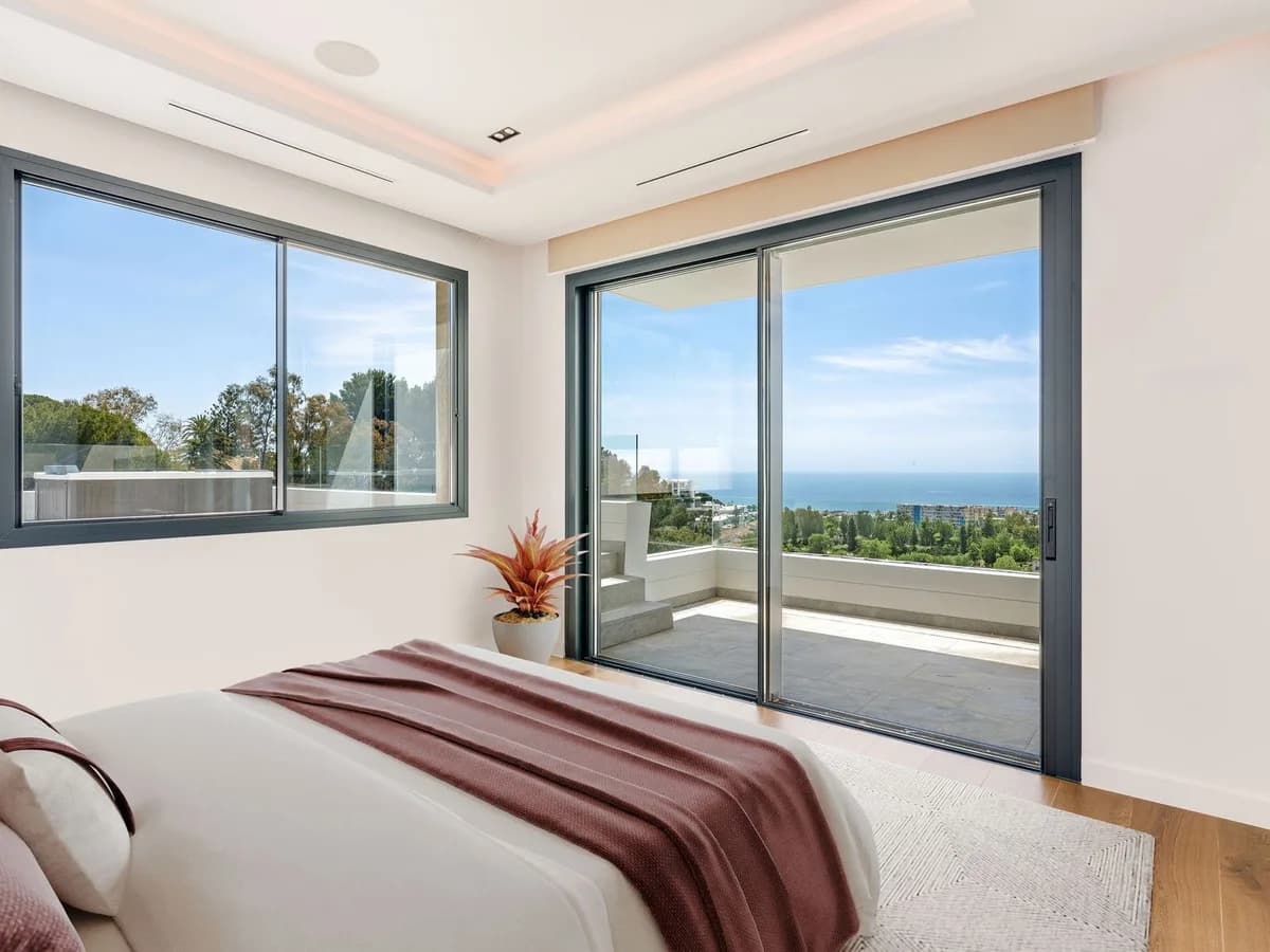 4 Bedroom Detached Villa for Sale in Benalmadena, Málaga - Image 8