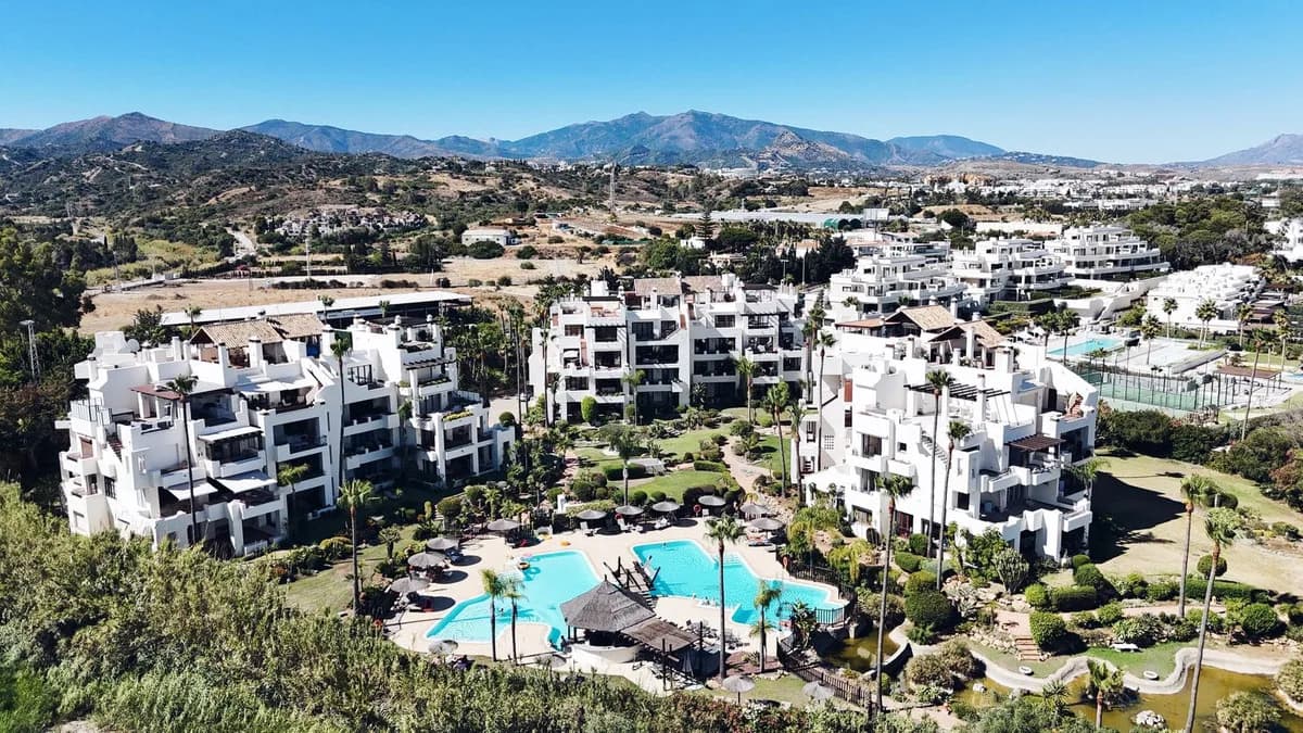 3 Bedroom Ground Floor Apartment for Sale in Estepona, Málaga