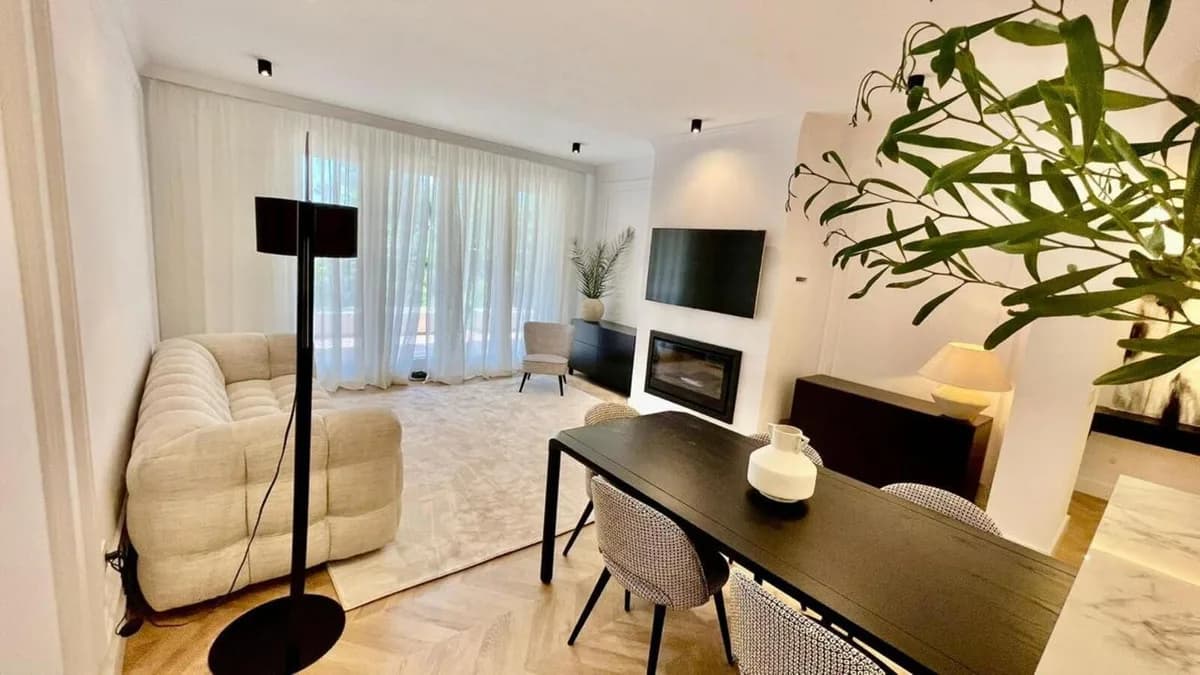 3 Bedroom Ground Floor Apartment for Sale in Estepona, Málaga - Image 3