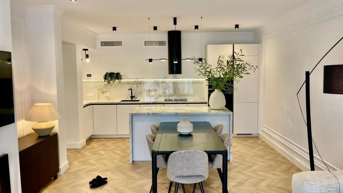 3 Bedroom Ground Floor Apartment for Sale in Estepona, Málaga - Image 5