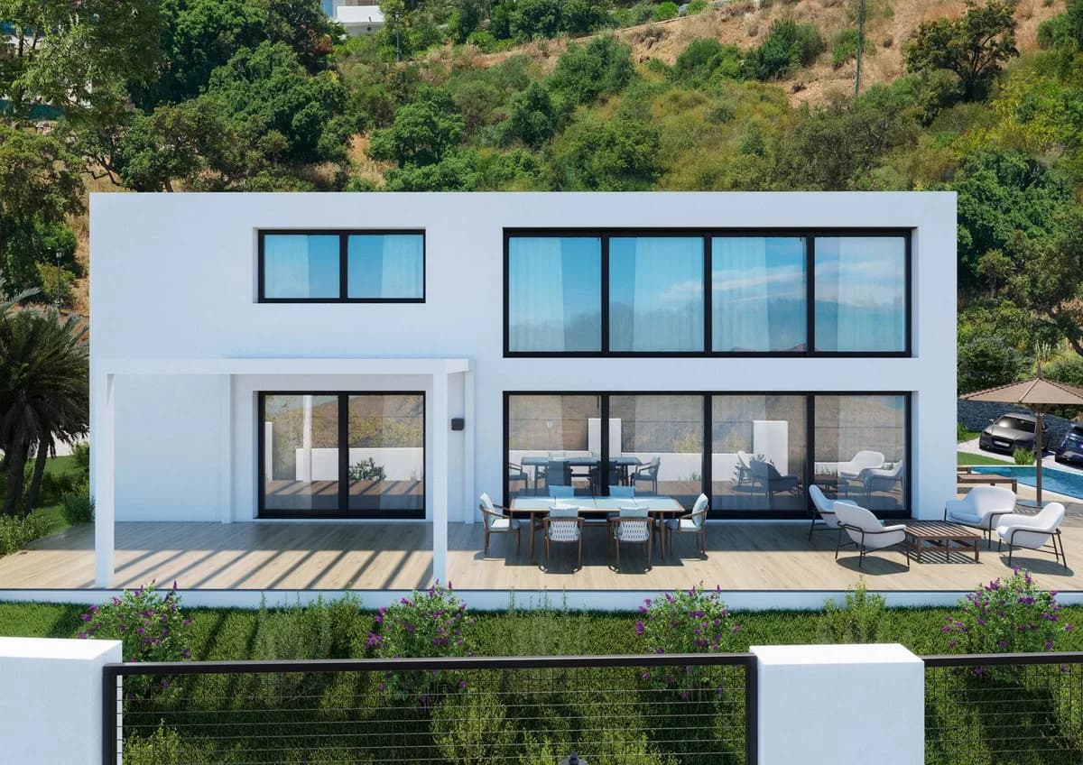 4 Bedroom Detached Villa for Sale in La Mairena, Málaga