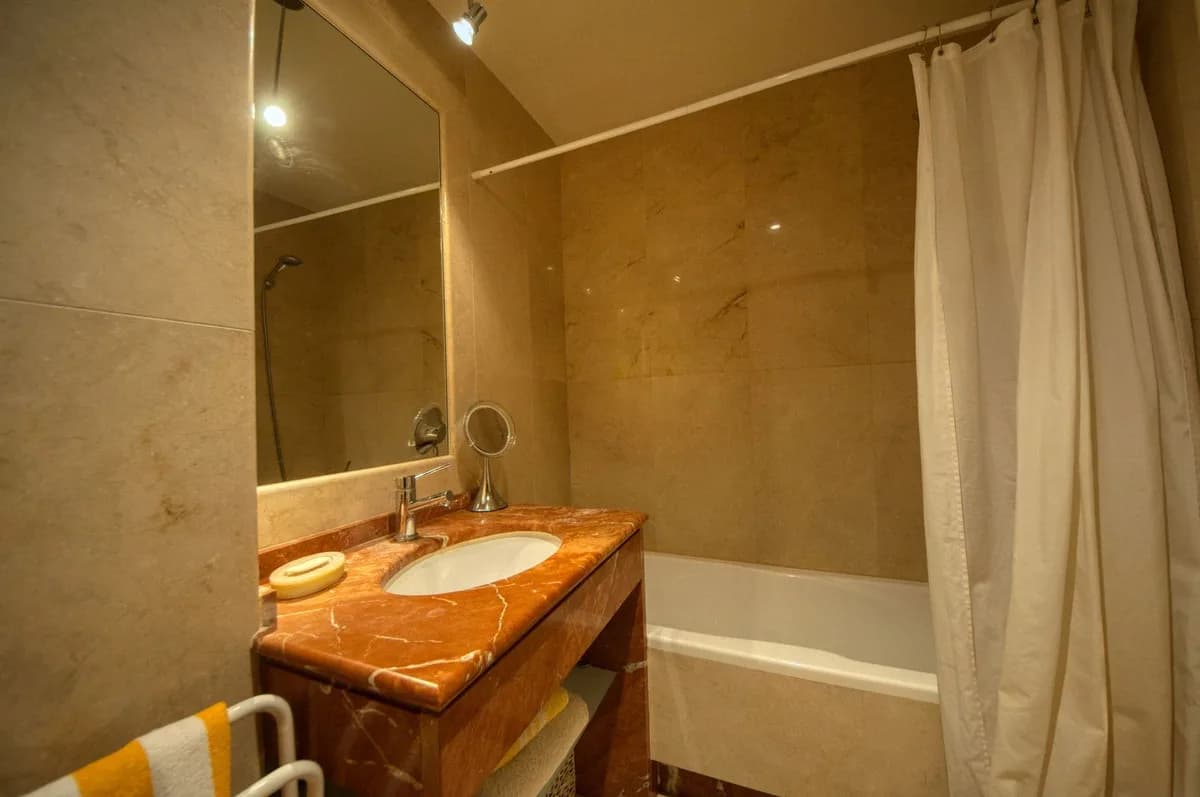 2 Bedroom Ground Floor Apartment for Sale in Sierra Blanca, Málaga - Image 8