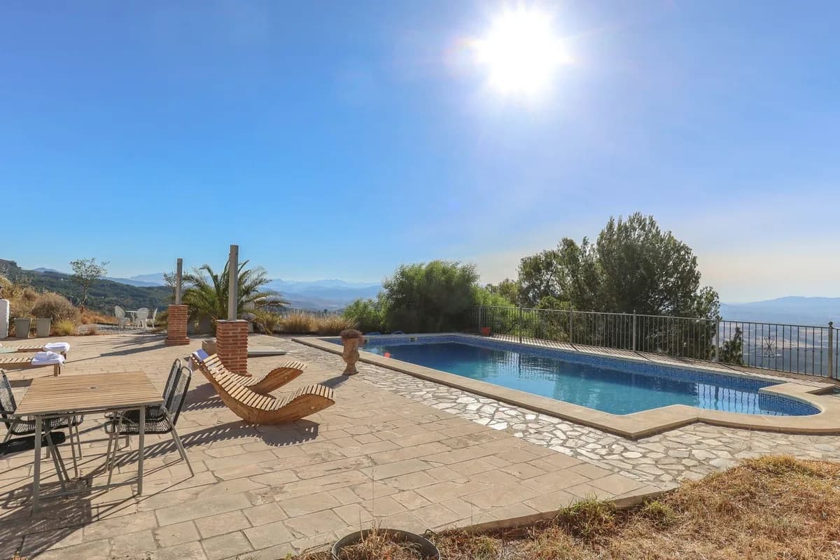 4 Bedroom Detached Villa for Sale in Alozaina, Málaga - Image 5
