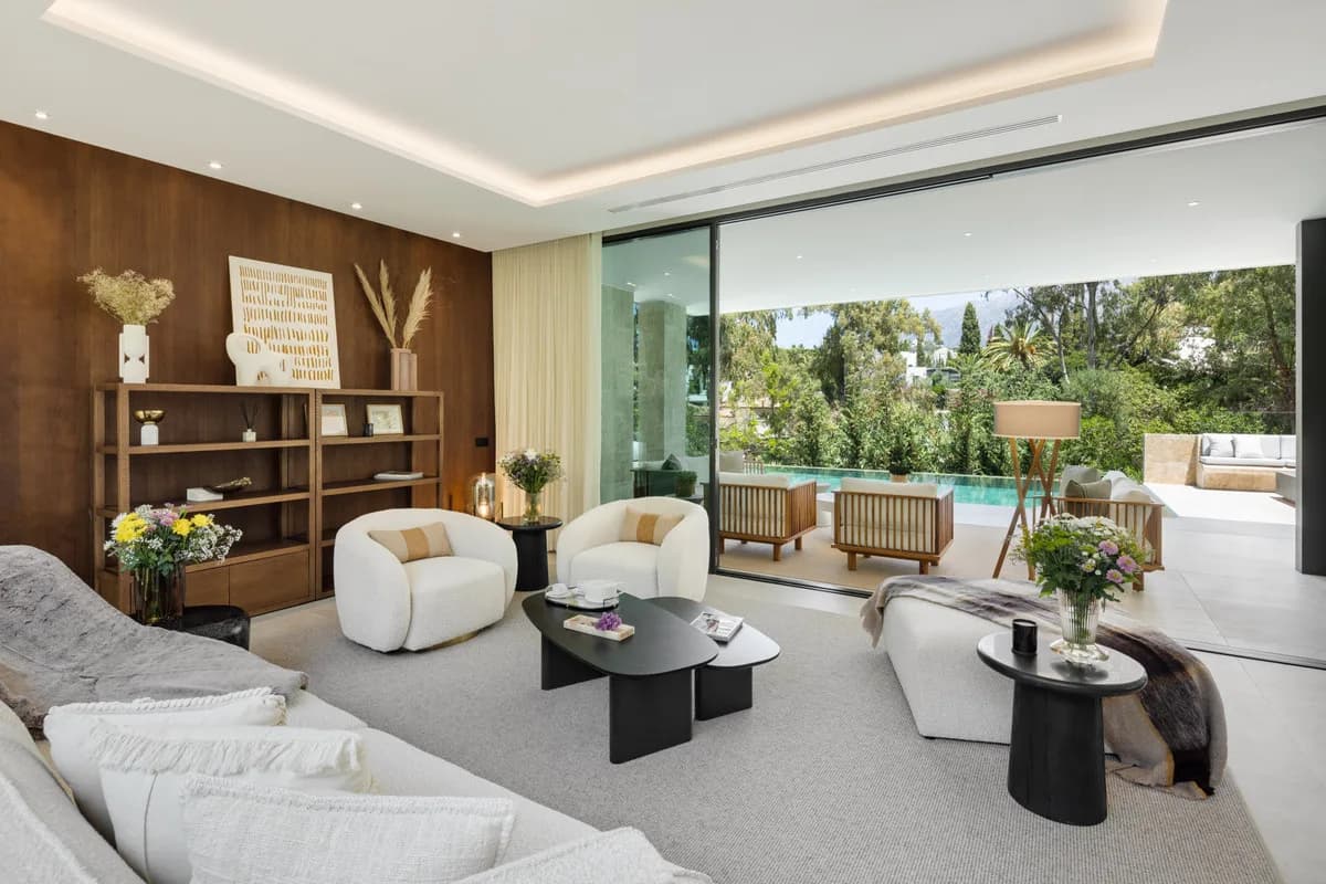 5 Bedroom Detached Villa for Sale in Nueva Andalucía, Málaga - Image 5