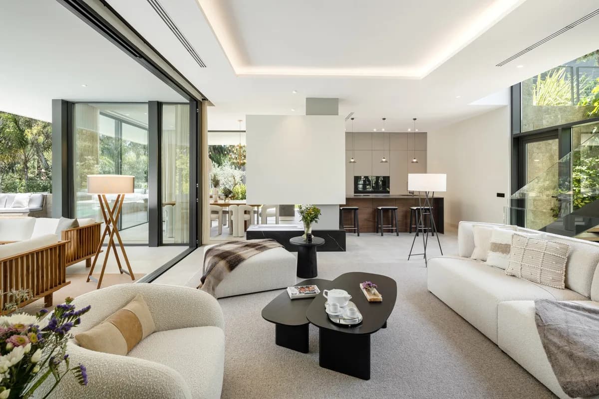 5 Bedroom Detached Villa for Sale in Nueva Andalucía, Málaga - Image 7