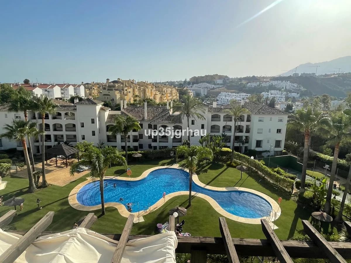 2 Bedroom Penthouse for Sale in Selwo, Málaga