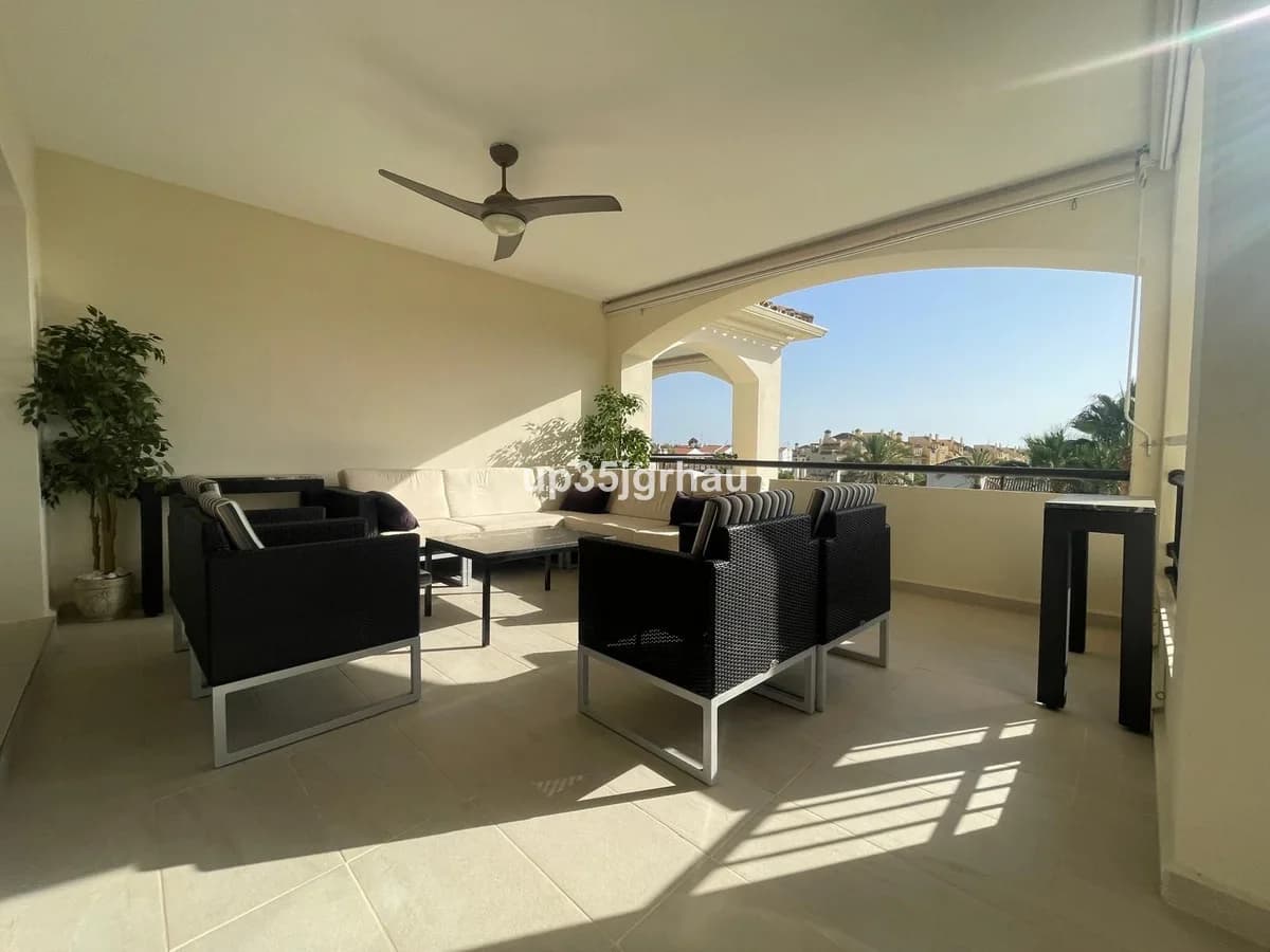 2 Bedroom Penthouse for Sale in Selwo, Málaga - Image 2