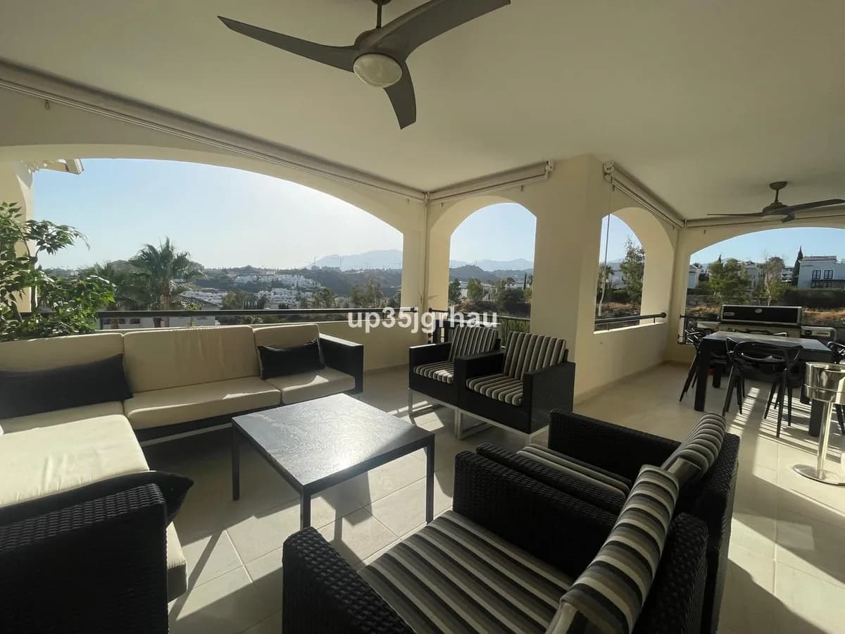 2 Bedroom Penthouse for Sale in Selwo, Málaga - Image 3