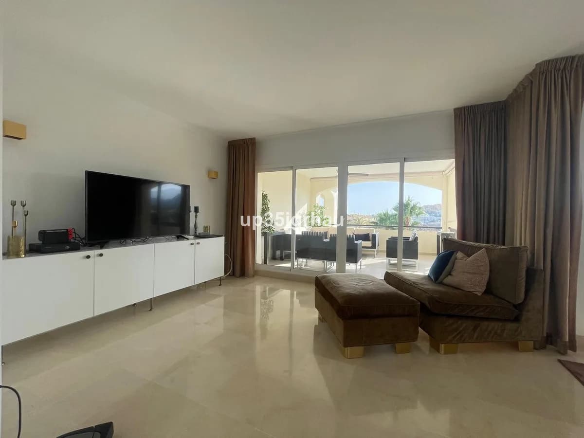 2 Bedroom Penthouse for Sale in Selwo, Málaga - Image 4