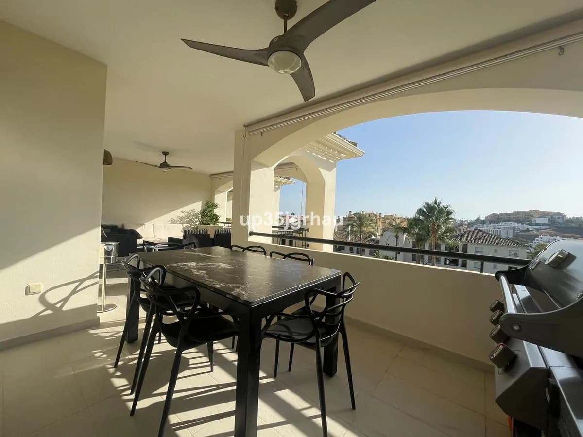 2 Bedroom Penthouse for Sale in Selwo, Málaga - Image 7