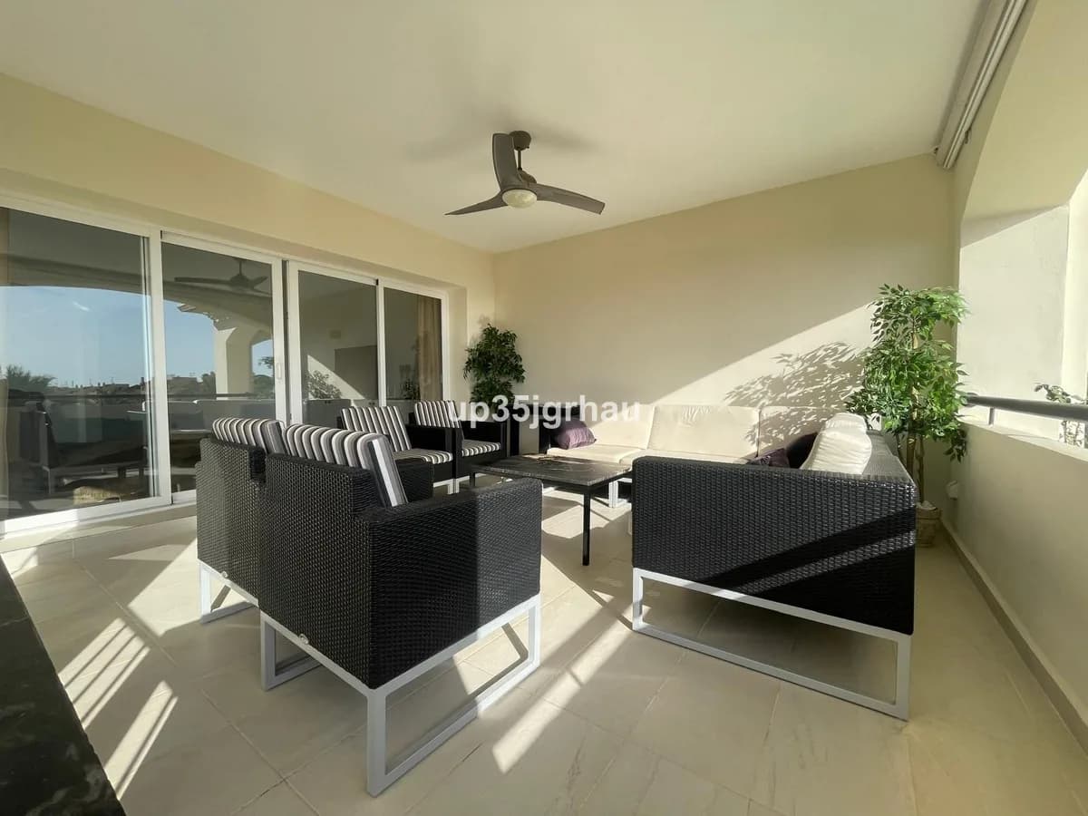 2 Bedroom Penthouse for Sale in Selwo, Málaga - Image 9