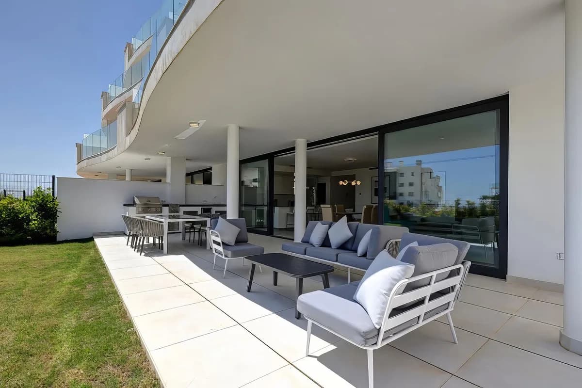 3 Bedroom Ground Floor Apartment for Sale in Fuengirola, Málaga - Image 5