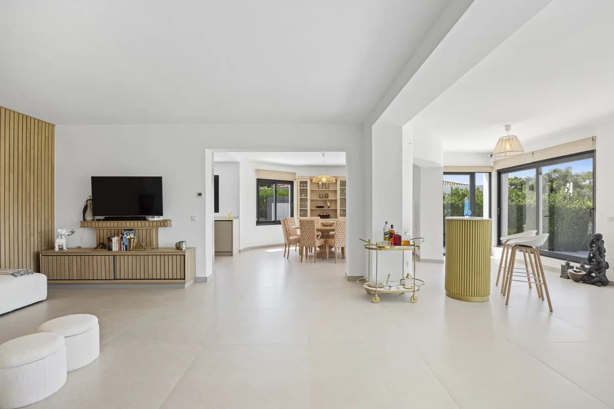 4 Bedroom Detached Villa for Sale in Guadalmina Alta, Málaga - Image 4