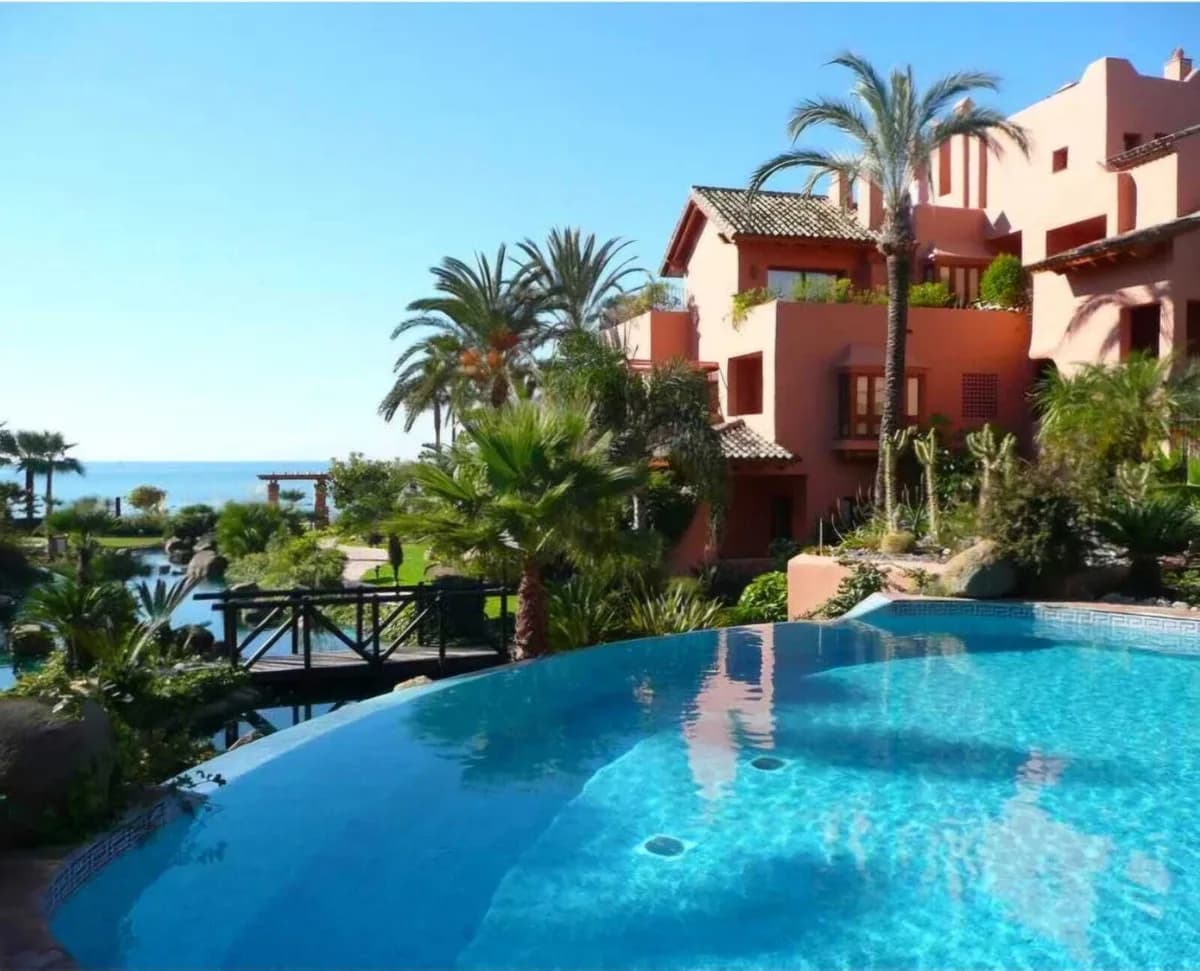 3 Bedroom Penthouse for Sale in Estepona, Málaga - Image 2